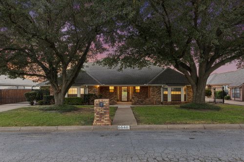 6640 Pleasant Ridge Dr, North Richland Hills, TX, 76180-8106 | Card Image