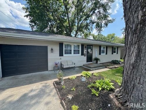 828 Railroad St, Covington, IN, 47932-1336 | Card Image