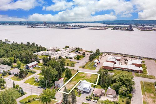 1521 Minnesota Ave, Duluth, MN, 55802-2429 | Card Image