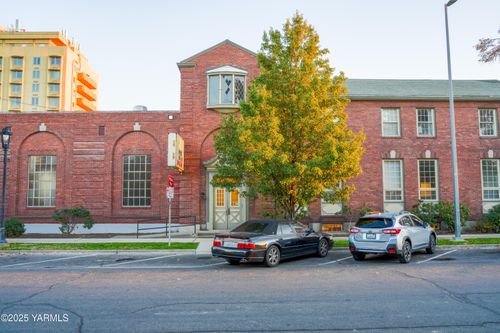 22-15 N Naches Ave, Yakima, WA, 98901-2712 | Card Image