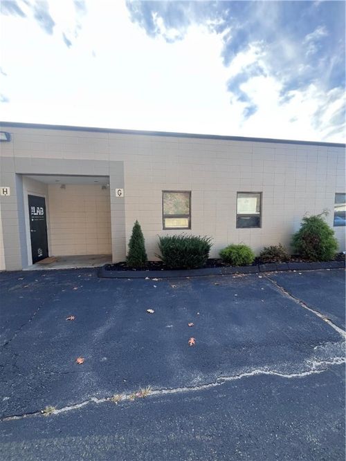 15 Enterprise Ln, Smithfield, RI, 02917-2414 | Card Image