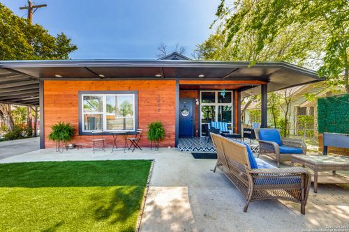 1002 Lee Hall, San Antonio, TX, 78201-3018 | Card Image