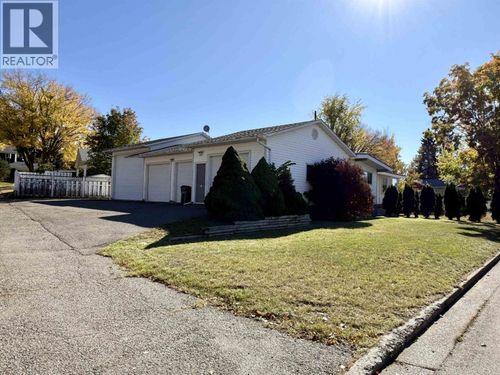 1746 Irwin St, Prince George, BC, V2M2Y5 | Card Image