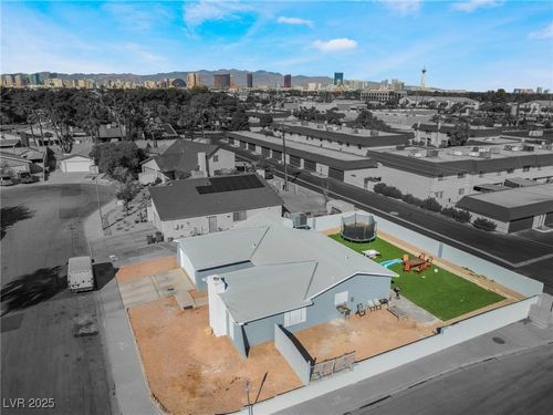 2690 Diamante Cir, Las Vegas, NV, 89121-5221 | Card Image