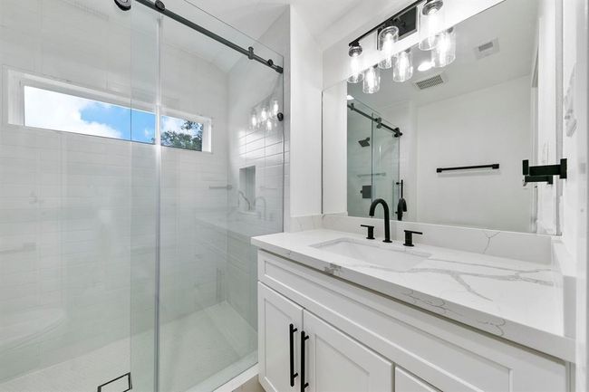 5610 Chapman St, House other with 2 bedrooms, 2 bathrooms and null parking in Houston TX | Image 26