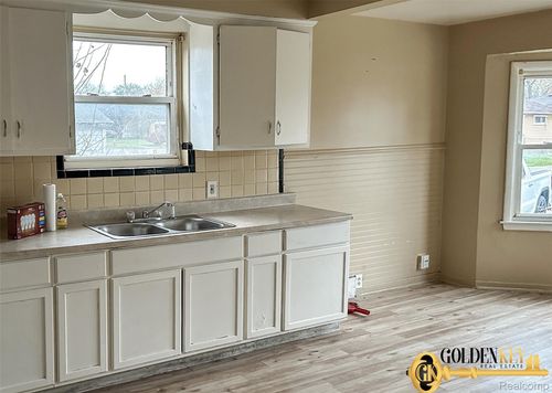 11559 Kenmoor St, Detroit, MI, 48205-3287 | Card Image