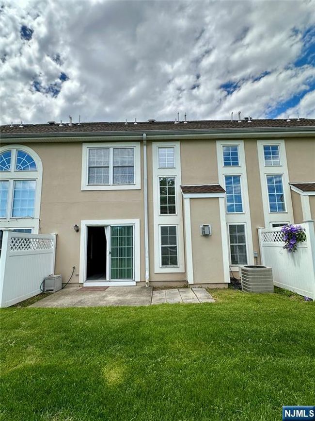 35 Magnolia Way, House attached with 3 bedrooms, 3 bathrooms and null parking in North Haledon NJ | Image 36