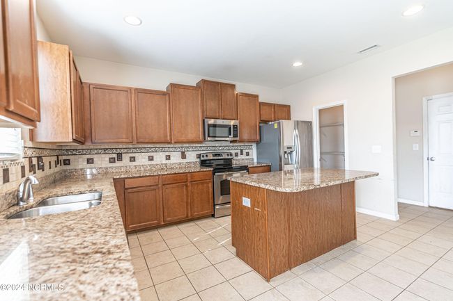 909 Highgrove Dr, House other with 4 bedrooms, 3 bathrooms and 2 parking in Spring Lake NC | Image 9