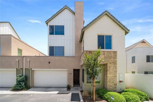 196 Episode, Irvine, CA, 92618-1379 | Card Image