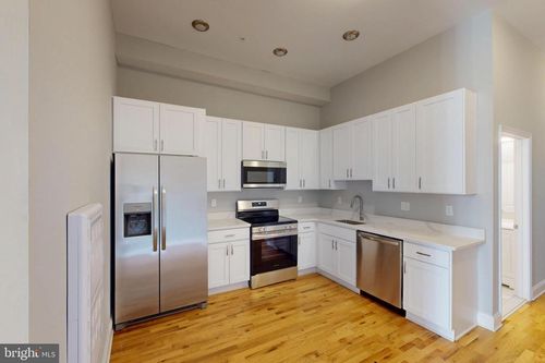 404-100 W Lexington St, BALTIMORE, MD, 21201-3411 | Card Image