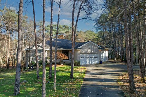 9248 Lake Gerald Dr Ne, Sparta, MI, 49345-8398 | Card Image