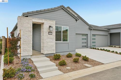 1095 Riverbend Dr, Brentwood, CA, 94513 | Card Image