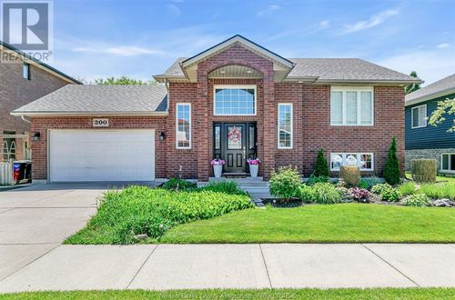200 Riverview Ave, LaSalle, ON, N9J3Y1 | Card Image