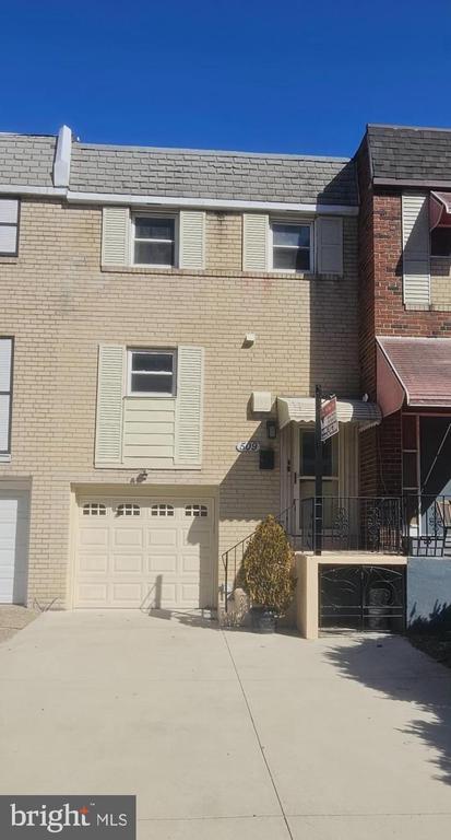 Brown St, Philadelphia, PA 19123