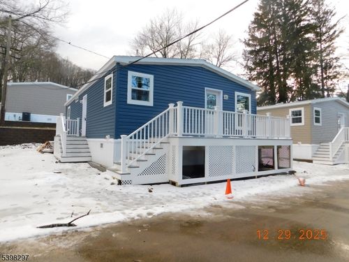 11 Front St, Oxford, NJ, 07863-3604 | Card Image