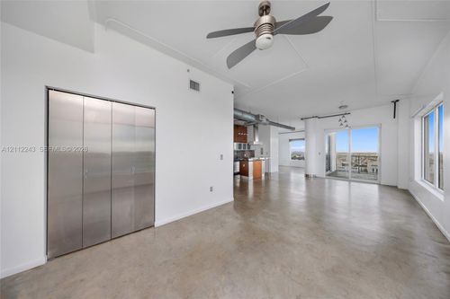 phi15-10 Sw South River Dr, Miami, FL, 33130-4800 | Card Image