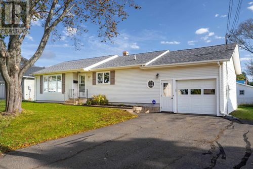 17 Newland Crescent, Charlottetown, PE, C1A4H4 | Card Image