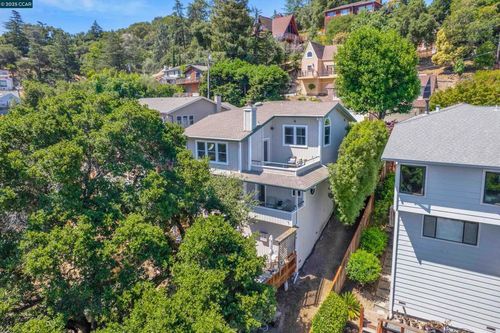 1027 W Arlington Way, Martinez, CA, 94553-2350 | Card Image