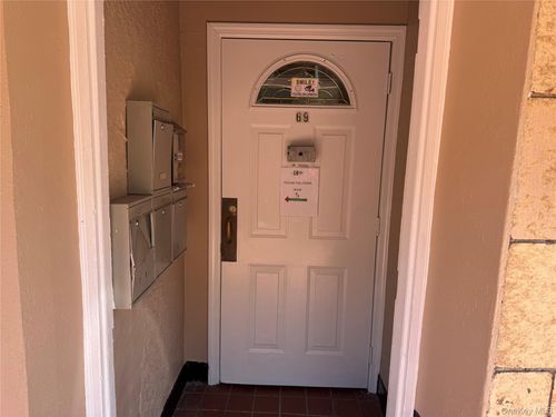 4-69 Glen St, Glen Cove, NY, 11542-8906 | Card Image