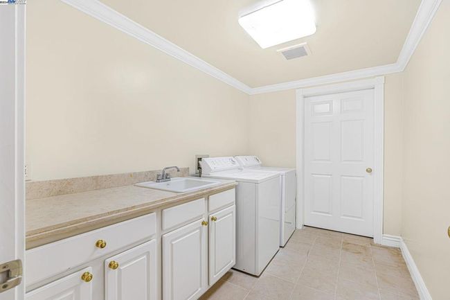 11 La Strada Ct, House other with 5 bedrooms, 5 bathrooms and 2 parking in Burlingame CA | Image 43
