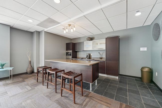 10-web-or-mls-W Lake St 305-0708-910.jpg | Image 21