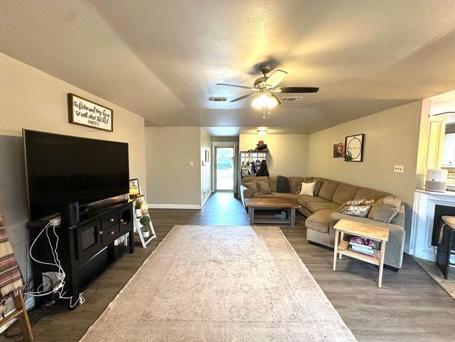 3907 Stevens St, House other with 3 bedrooms, 2 bathrooms and null parking in Plainview TX | Image 4