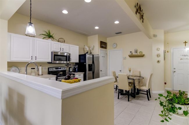 26642 Castleview Way, Townhouse with 3 bedrooms, 2 bathrooms and null parking in Wesley Chapel FL | Image 12