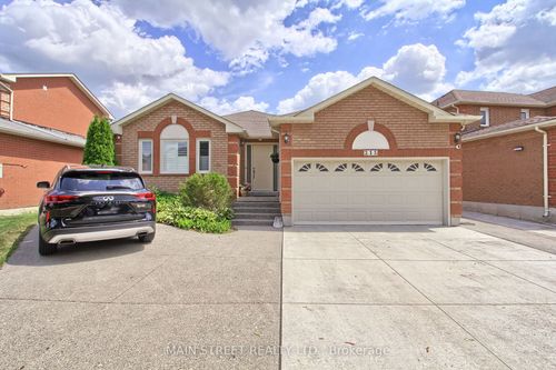 215 Melbourne Dr, Bradford, ON, L3Z2Y8 | Card Image
