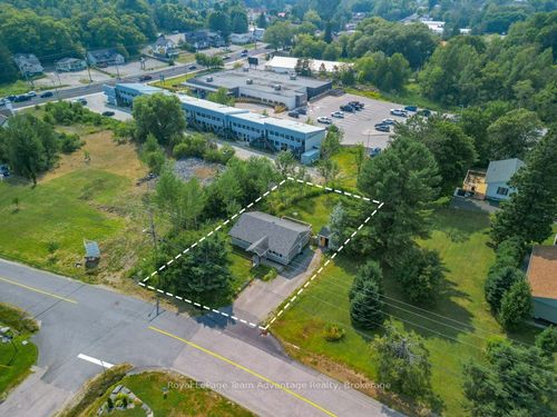 8 Edward St, Parry Sound, ON, P2A2W4 | Card Image