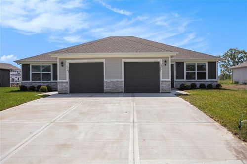 623-621-623 Fall Meadow Ln, Belton, MO, 64012 | Card Image