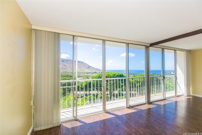 Beautiful ocean and mountain views PLUS CENTRAL AC | Image 2