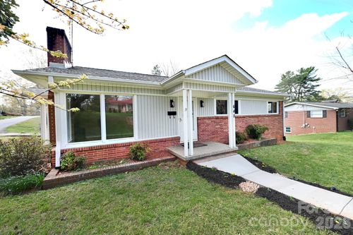 648 7th Ave Se, Hickory, NC, 28602-3925 | Card Image