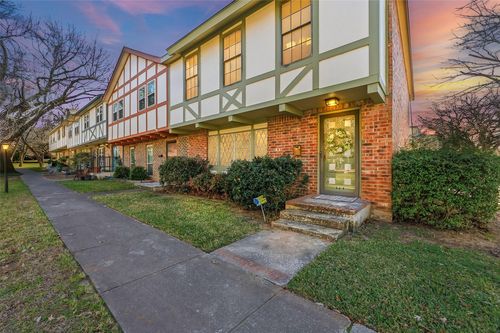 424 Westview Terrace, Arlington, TX, 76013 | Card Image