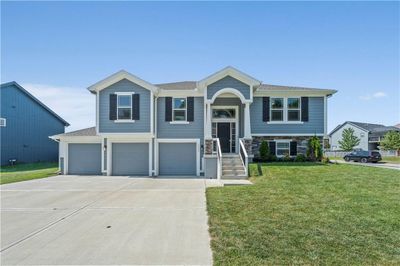 1111 E 14th Street, House other with 4 bedrooms, 3 bathrooms and null parking in Kearney MO | Image 1