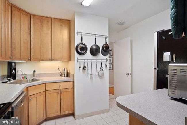APT-21C - 1521 Northgate Sq, Condo with 3 bedrooms, 2 bathrooms and null parking in RESTON VA | Image 9