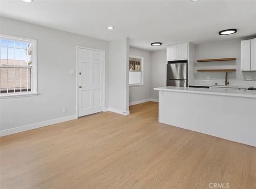 b-1109 E 3rd St, Long Beach, CA, 90802-3585 | Card Image