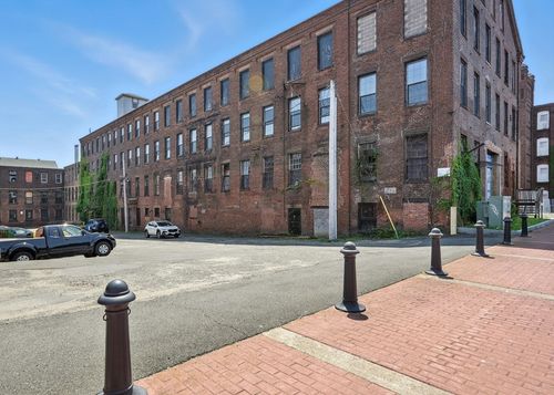 382 Dwight St, Holyoke, MA, 01040-5842 | Card Image