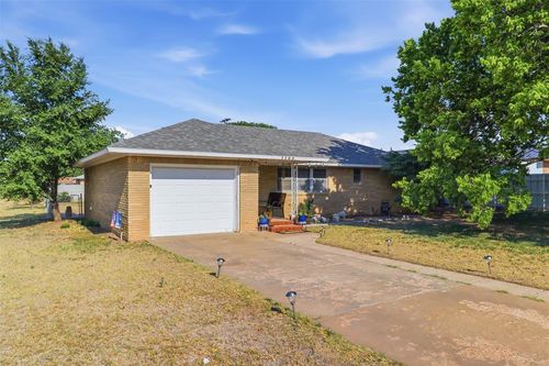 1105 N Canyon St, Guymon, OK, 73942-3412 | Card Image