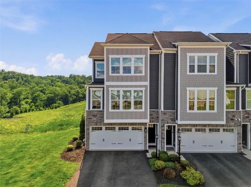 600 Spruce Ln, Canonsburg, PA, 15317-2452 | Card Image
