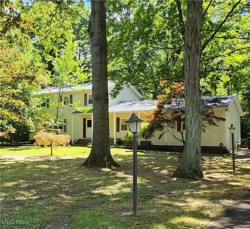 9456 Beaver Creek Dr, Mentor, OH, 44060-7118 | Card Image