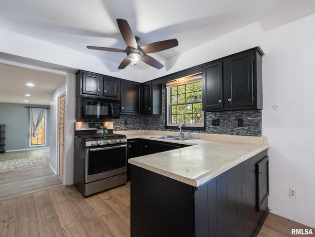 106 N 5 Th St, House other with 3 bedrooms, 2 bathrooms and null parking in Dunlap IL | Image 13