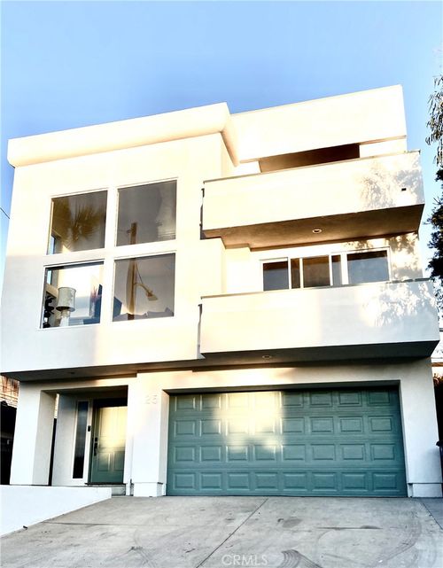 125 Fillmore Ave, Oxnard, CA, 93035-4510 | Card Image