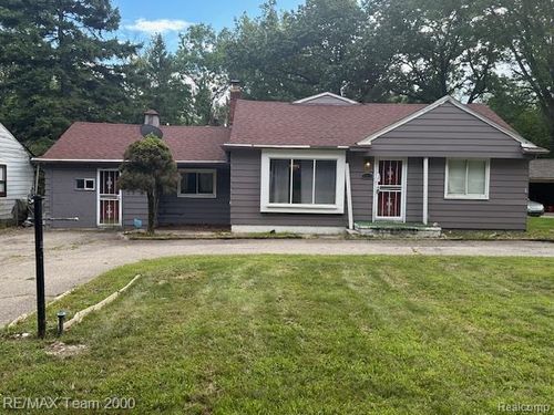 21613 Wallace Dr, Southfield, MI, 48075-7570 | Card Image