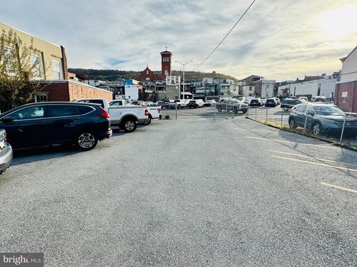 132 Cedar St, Reading, PA, 19601-3618 | Card Image