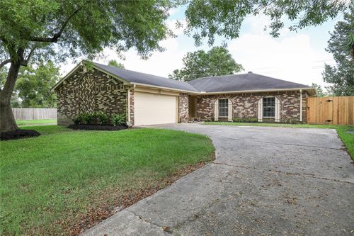 2703 Heritage Colony Dr, Webster, TX, 77598-3303 | Card Image