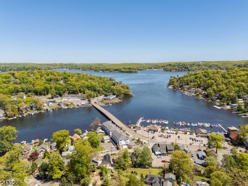 7 Riggs Ln, Hopatcong, NJ, 07843 | Card Image