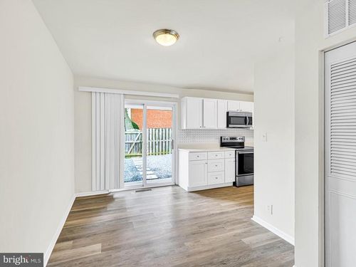 226 N Auburn Dr, Sterling, VA, 20164-5410 | Card Image