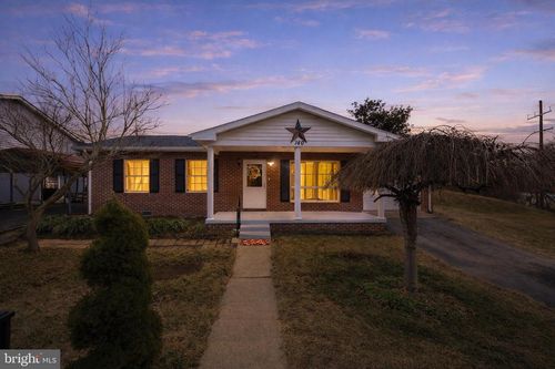 140 Capital Dr, MARTINSBURG, WV, 25401-4060 | Card Image