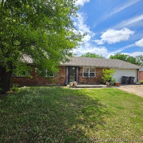 9006 E 48th Pl, Tulsa, OK, 74145-7226 | Card Image