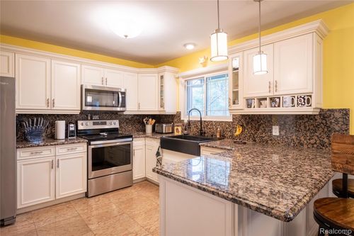 5333 Waterford Rd, Clarkston, MI, 48346-3548 | Card Image